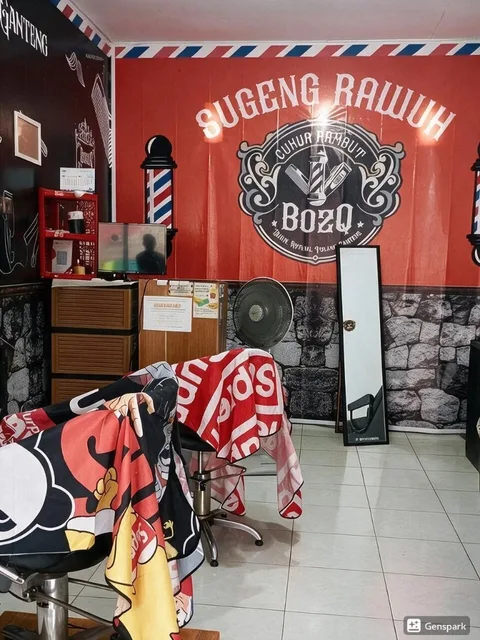Close-up mesin cukur dan gunting di meja kerja BOZQ